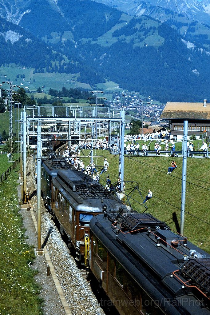 0196-0013-s.jpg - BLS Ae 6/8 205 + Ae 4/4 251 / Frutigen 14.8.1988
