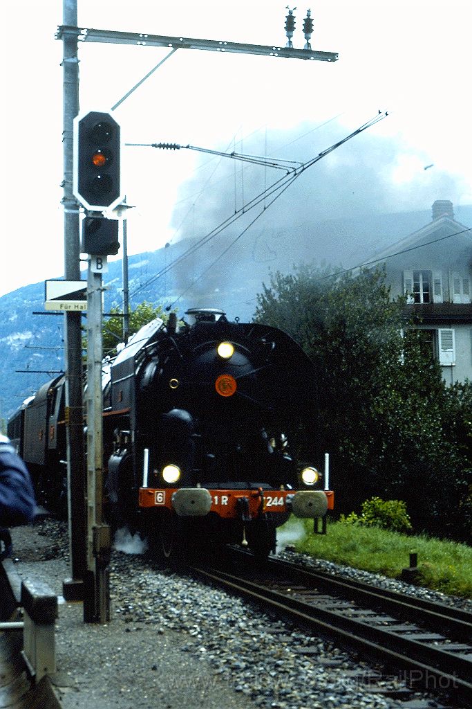 0197-0011-s.jpg - SNCF 141 R 1244 / Därligen 20.8.1988