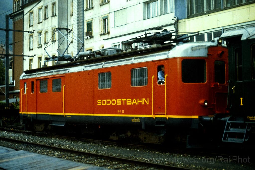 0197-0036-s.jpg - SOB De 4/4 22 / Interlaken-West 20.8.1988