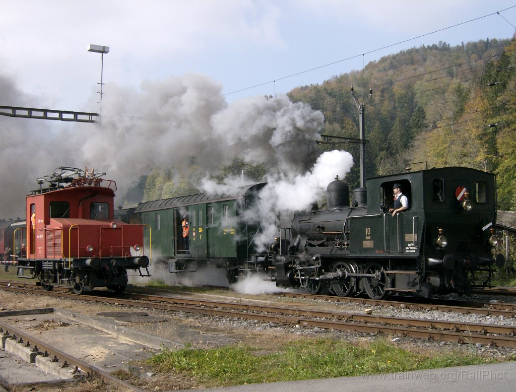 1429-0009-131007.jpg - SBB-CFF Tem' 273 + DVZO E 3/3 10 / Bauma 13.10.2007