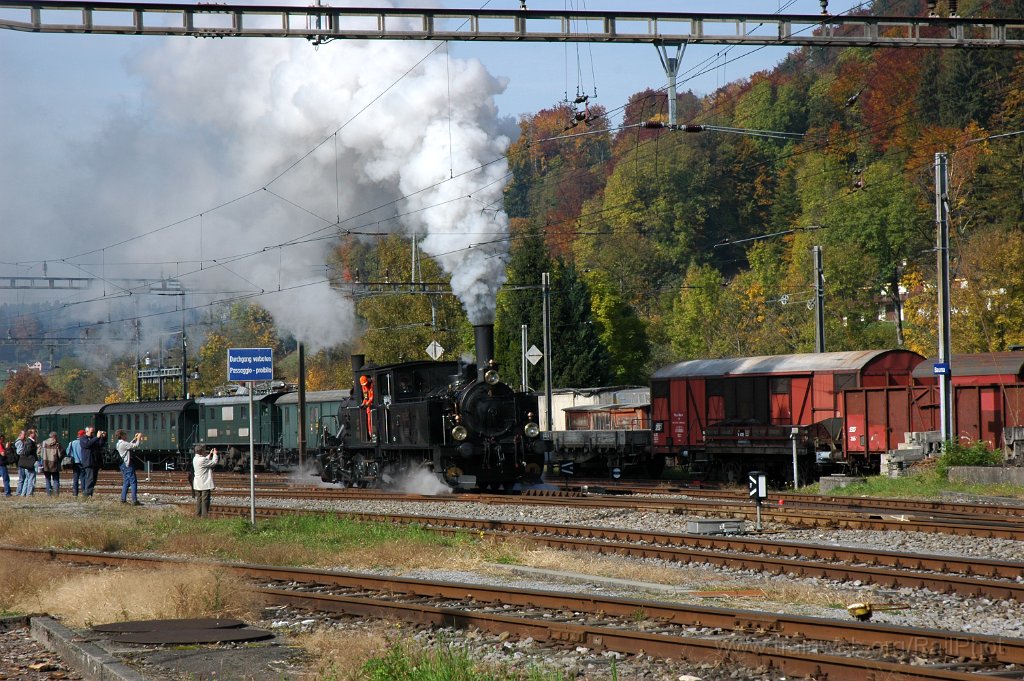 1573-0039-111008.jpg - DVZO Ec 3/3 4 "Schwyz" + E 3/3 10 / Bauma 11.10.2008