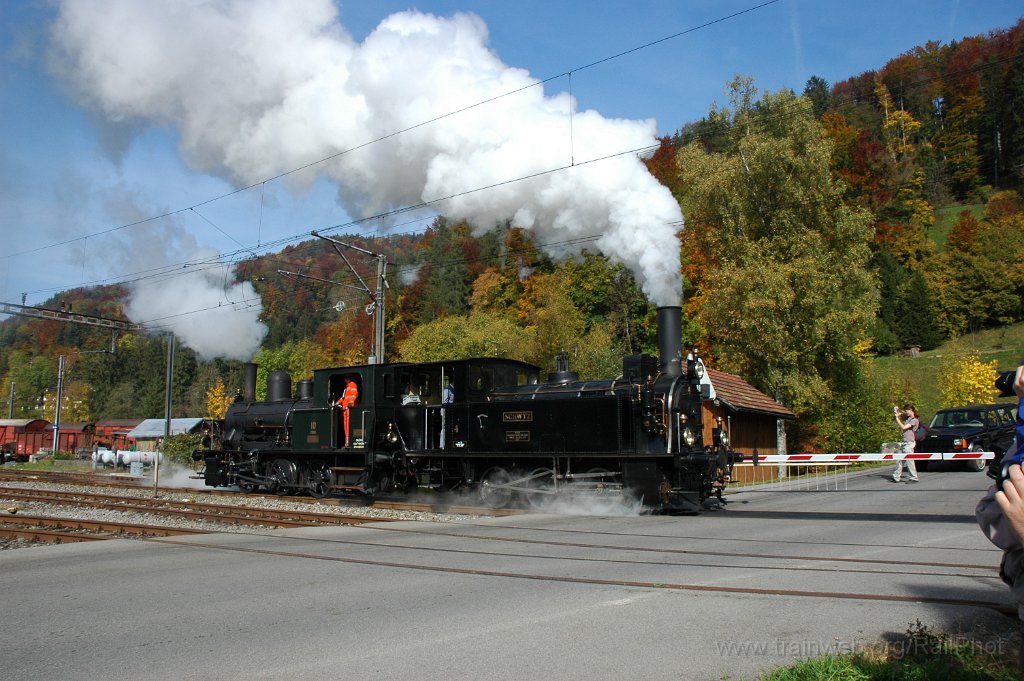 1573-0049-111008.jpg - DVZO Ec 3/3 4 "Schwyz" + E 3/3 10 / Bauma 11.10.2008