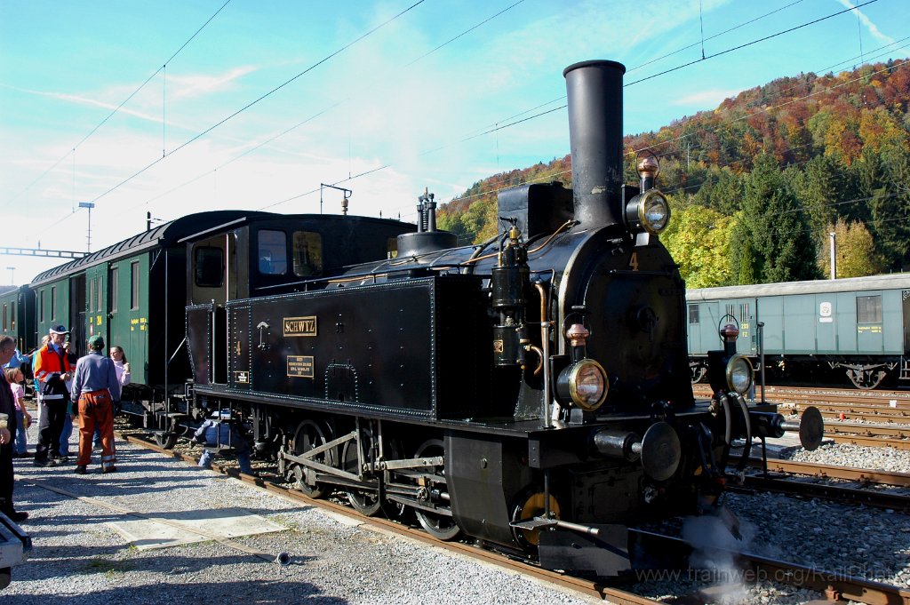 1578-0010-111008.jpg - DVZO Ec 3/3 4 "Schwyz" / Bauma 11.10.2008