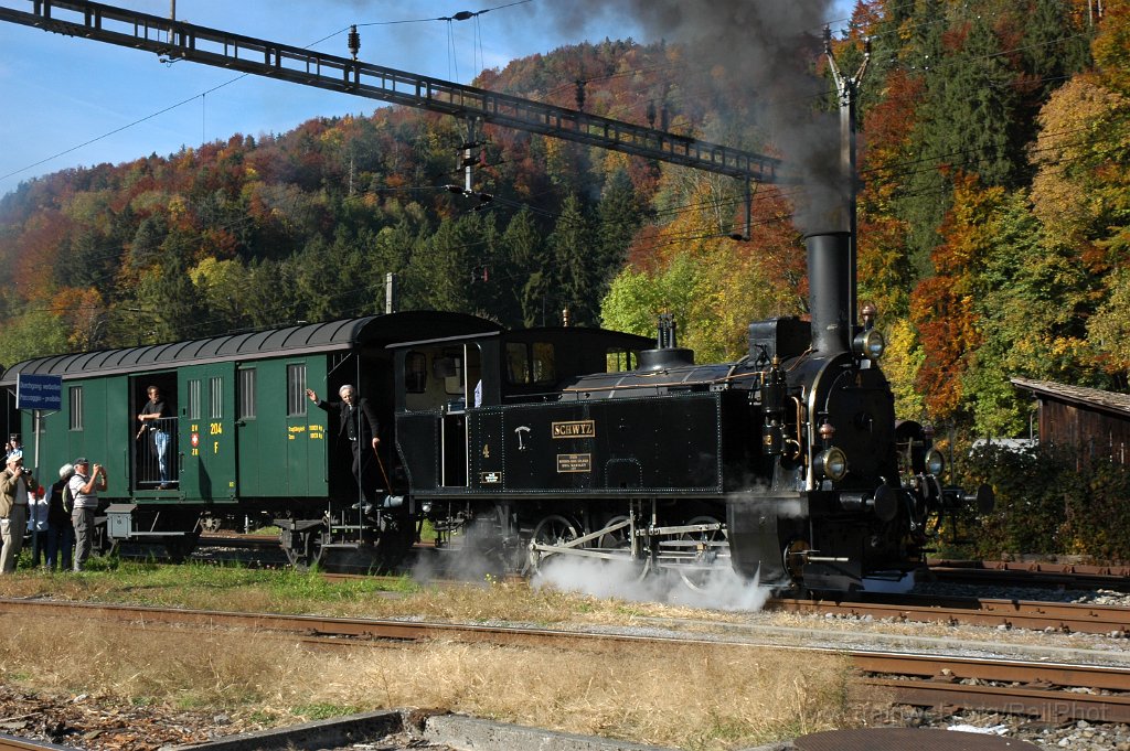 1578-0046-111008.jpg - DVZO Ec 3/3 4 "Schwyz" / Bauma 11.10.2008