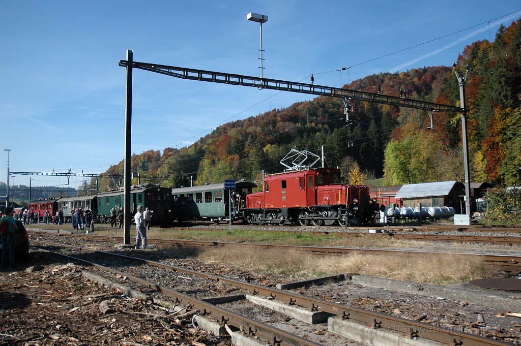 1579-0049-111008.jpg - OeBB De 6/6 15301 + SBB-CFF De 4/4 1679 / Bauma 11.10.2008