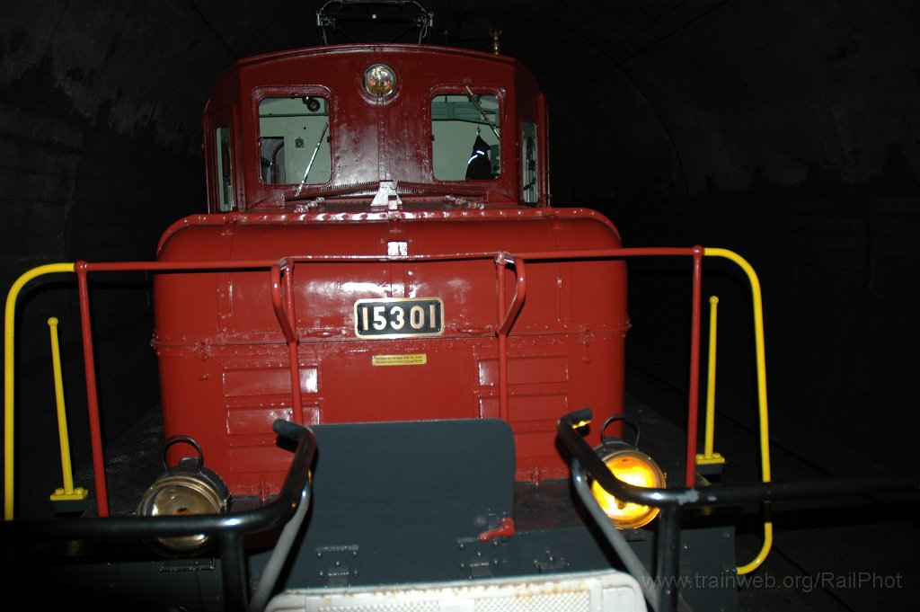 1584-0028-121008.jpg - OeBB De 6/6 15301 / Zürich (Käferbergtunnel) 12.10.2008