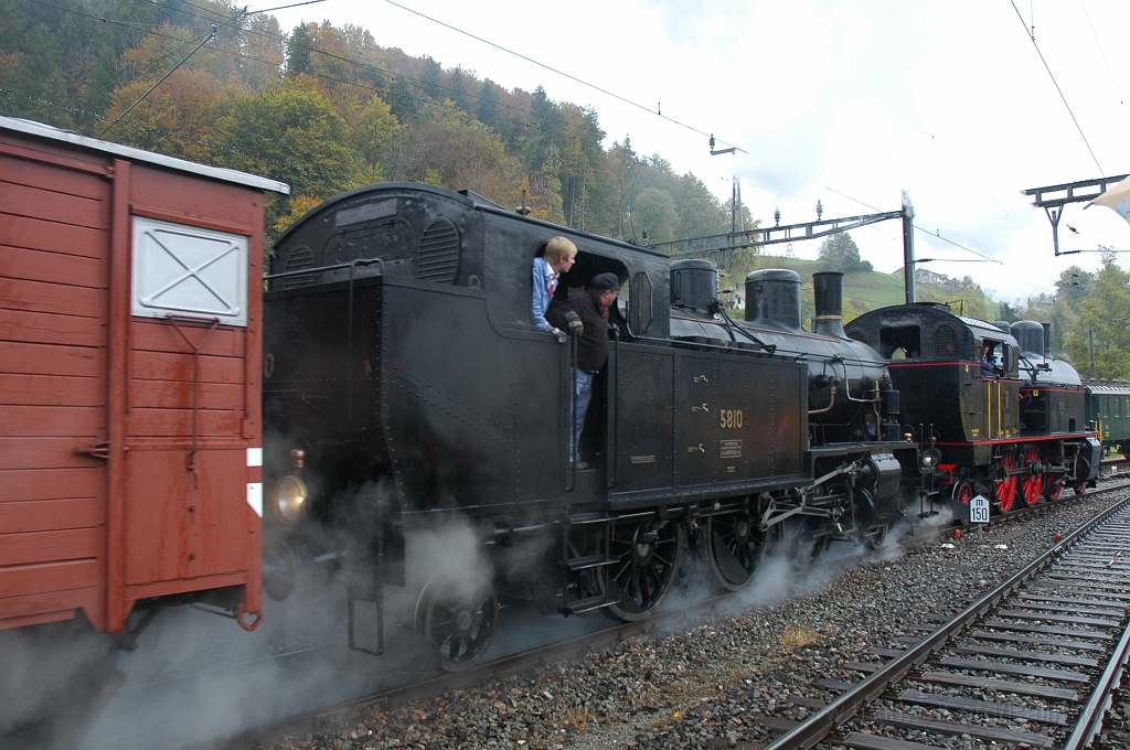 2000-0046-161010.jpg - SBB Eb 3/5 5810 + BT Eb 3/5 9 / Bauma 16.10.2010