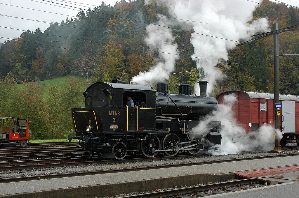2001-0043-161010.jpg - MThB Ec 3/5 3 + DVZO Ed 3/3 401 «Bauma» / Bauma 16.10.2010