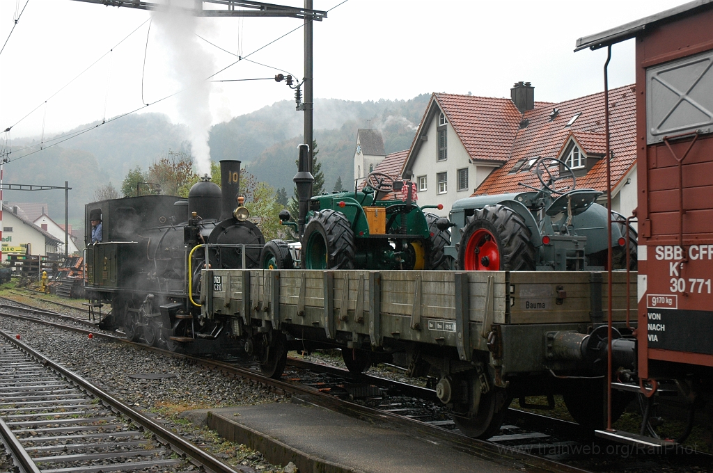 2003-0037-161010.jpg - DVZO E 3/3 10 / Bäretswil 16.10.2010