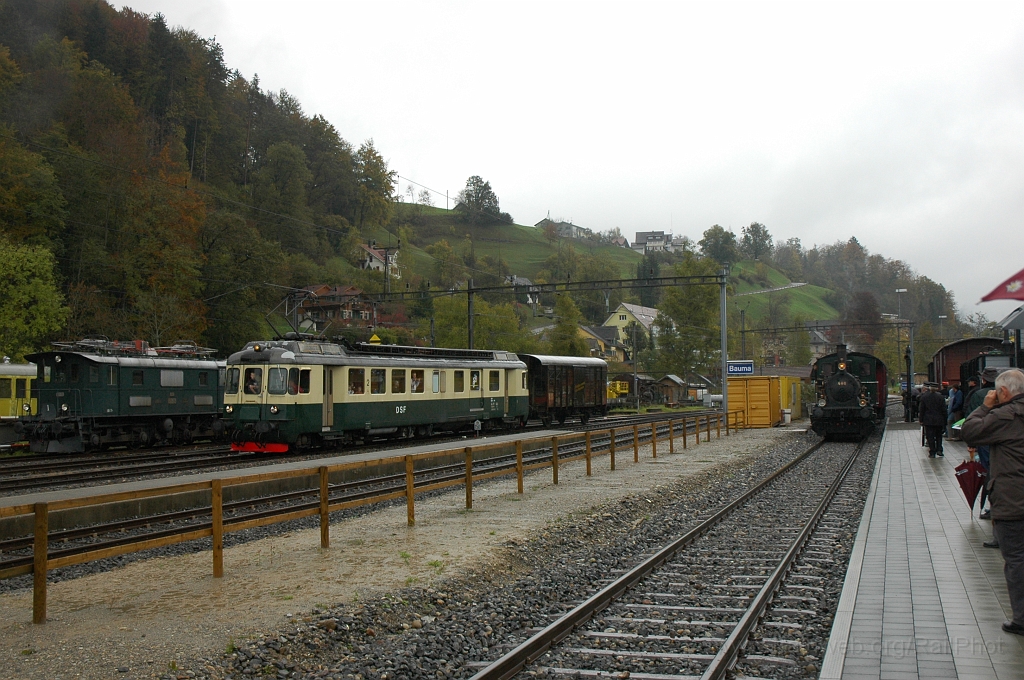 2004-0046-171010.jpg - DVZO Be 4/4 15 + DSF BDe 4/4 48 + DVZO Ed 3/3 401 «Bauma» / Bauma 17.10.2010
