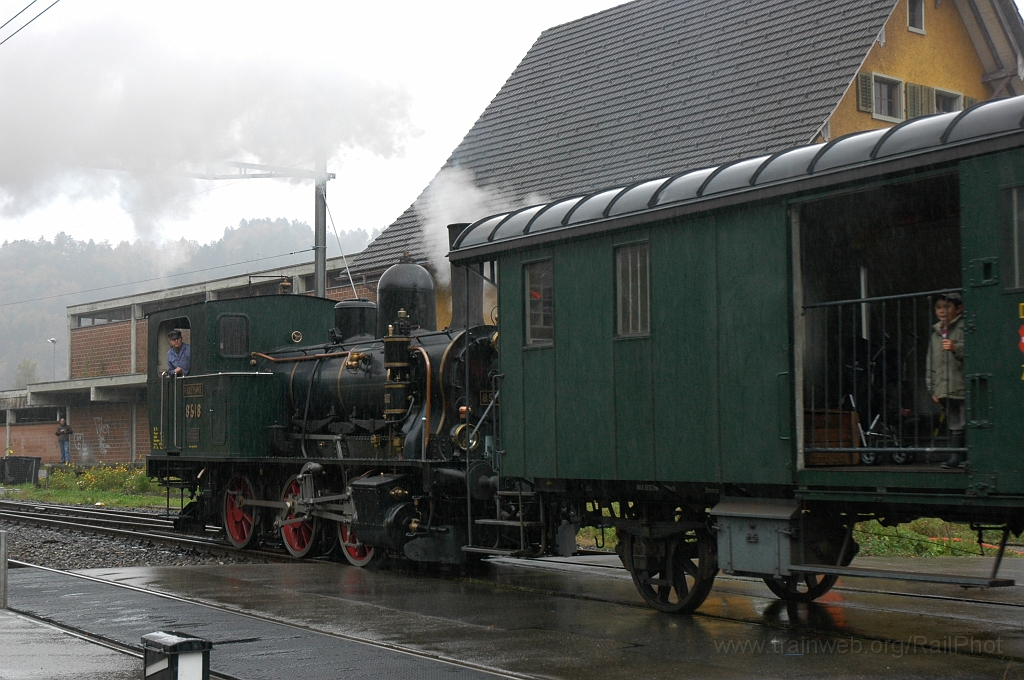 2006-0019-171010.jpg - DVZO E 3/3 8518 «Bäretswil» / Bauma 16.10.2010
