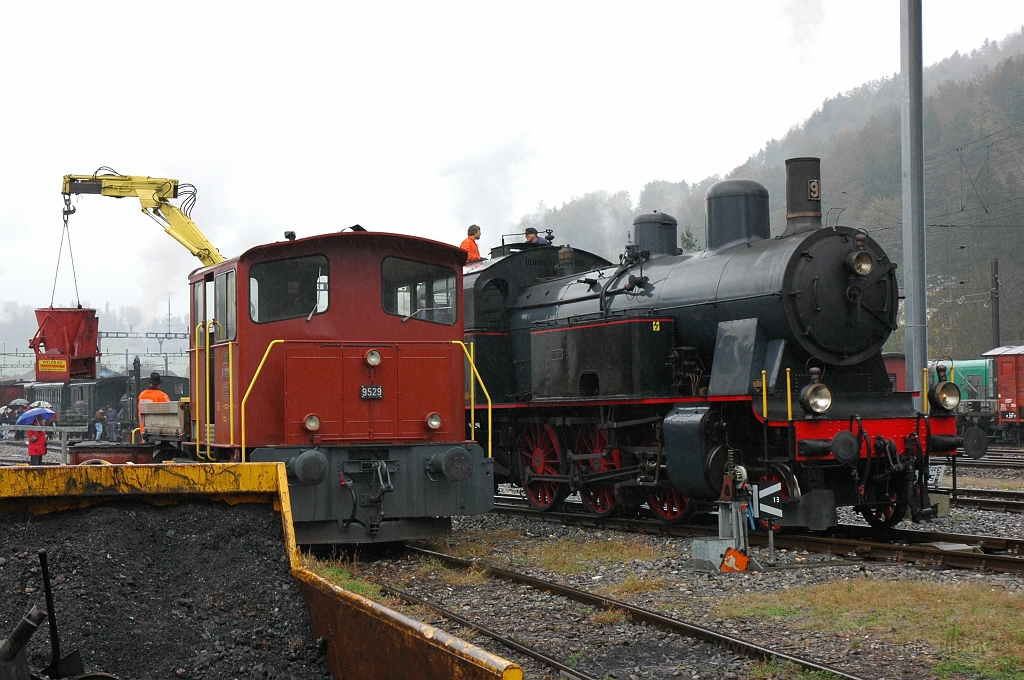 2007-0027-171010.jpg - DVZO TmIII 9529 + BT Eb 3/5 9 / Bauma 17.10.2010