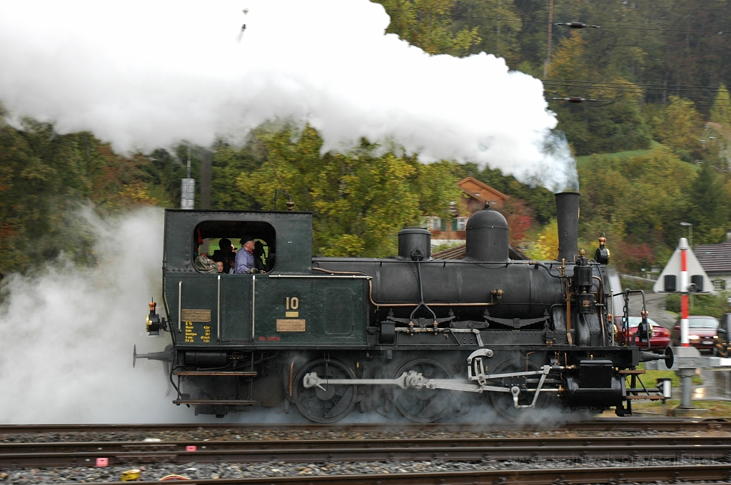 2008-0044-171010.jpg - DVZO E 3/3 10 / Bauma 17.10.2010