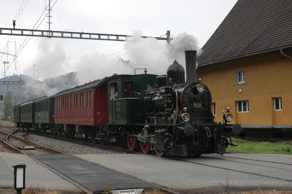 2225-0045-151011.jpg - DVZO E 3/3 8518 "Bäretswil"