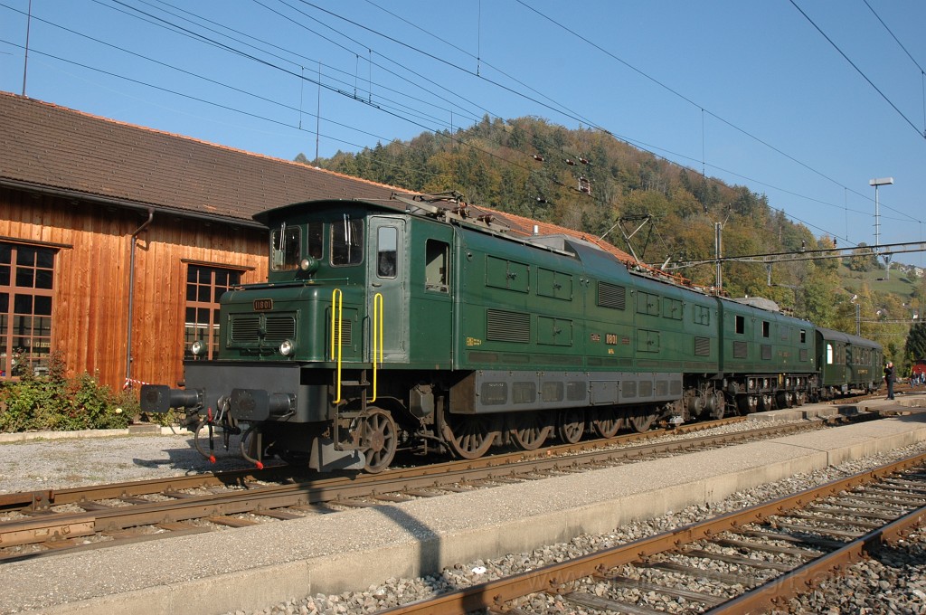 2240-0020-161011.jpg - SBB Ae 8/14 11801