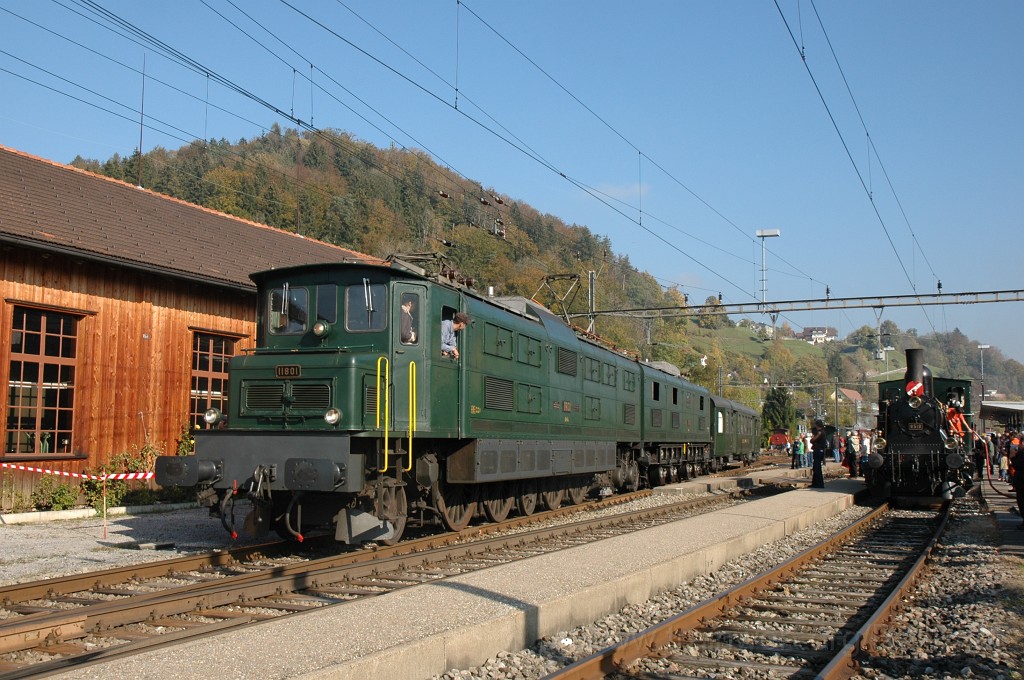 2240-0039-161011.jpg - SBB Ae 8/14 11801 + DVZO E 3/3 8518 "Bäretswil"