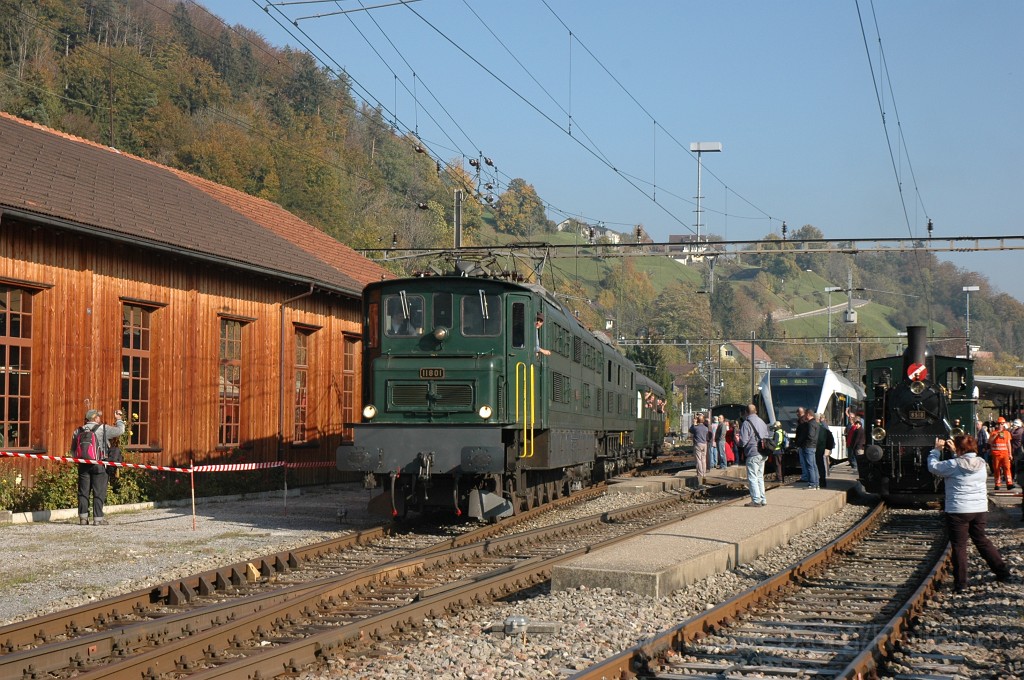 2241-0001-161011.jpg - SBB Ae 8/14 11801 + DVZO E 3/3 8518 "Bäretswil"