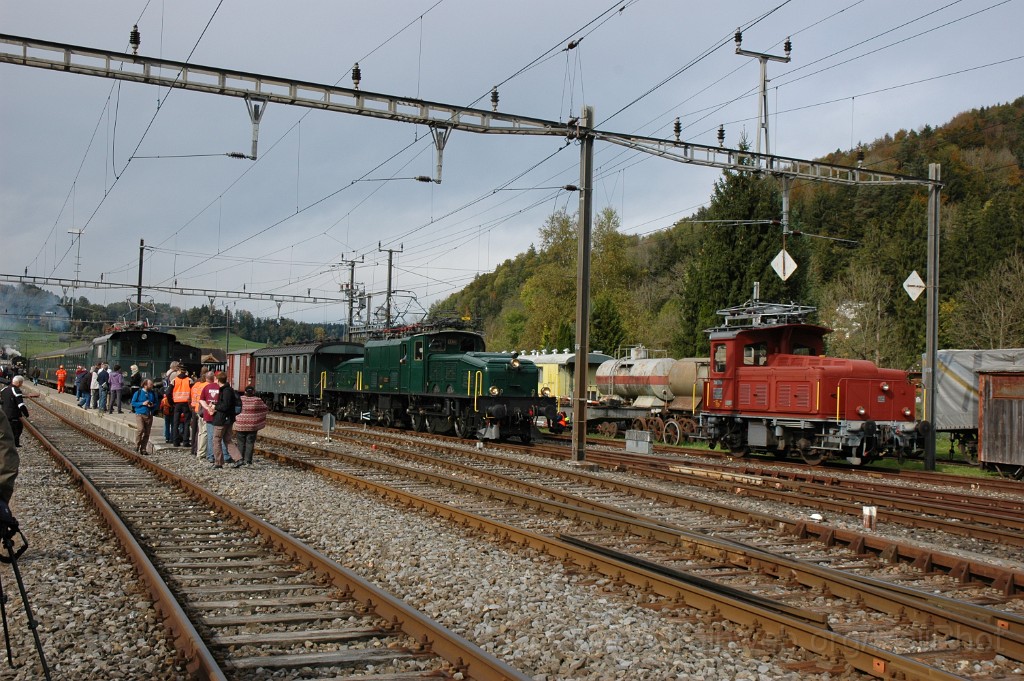 2649-0035-141012.jpg - DVZO Tem''' 354 [Garée] + SBB-CFF Be 6/8''' 13302 + DVZO Be 4/4 15 / Bauma 14.10.2012