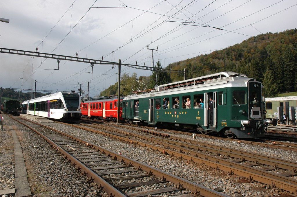 2652-0002-141012.jpg - SBB-CFF BFe 4/4 1643 + SiTB BDe 4/4 92 «Horgen» / Bauma 14.10.2012