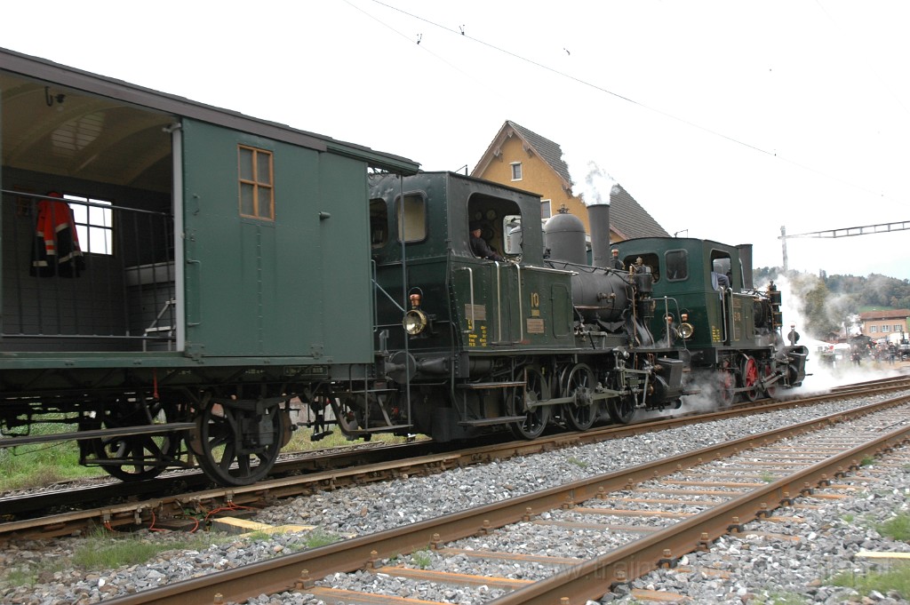 2655-0028-141012.jpg - DVZO E 3/3 8518 «Bäretswil» + E 3/3 10 / Bauma 14.10.2012