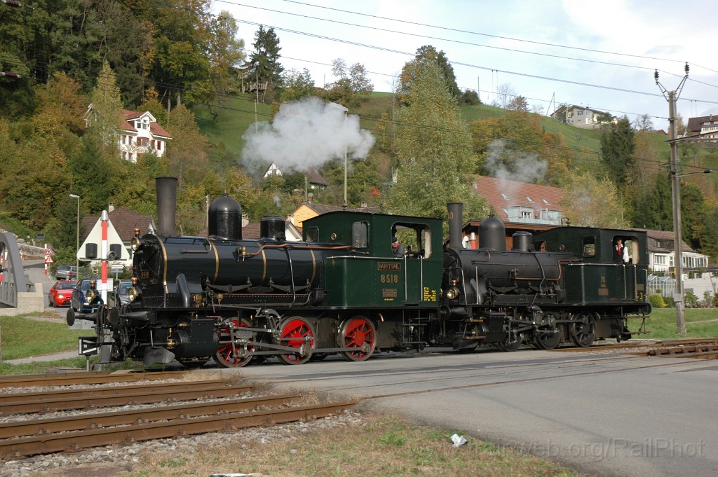 2657-0021-141012.jpg - DVZO E 3/3 8518 «Bäretswil» + E 3/3 10 / Bauma 14.10.2012