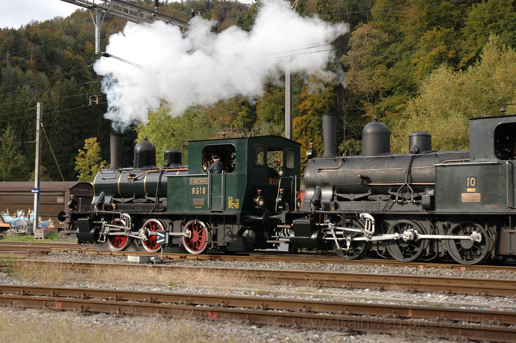 2657-0026-141012.jpg - DVZO E 3/3 8518 «Bäretswil» + E 3/3 10 / Bauma 14.10.2012