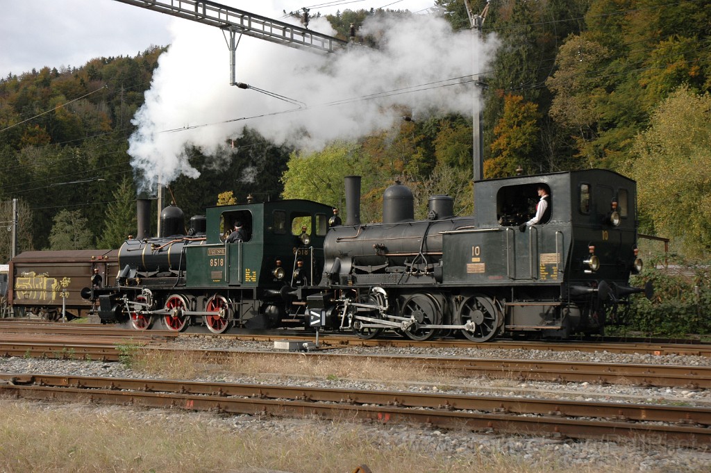 2657-0027-141012.jpg - DVZO E 3/3 8518 «Bäretswil» + E 3/3 10 / Bauma 14.10.2012