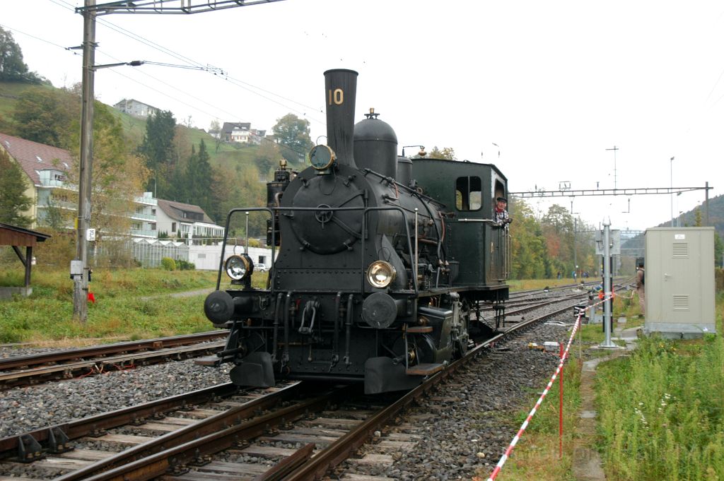 3329-0008-111014.jpg - DVZO E 3/3 10 / Bauma 11.10.2014