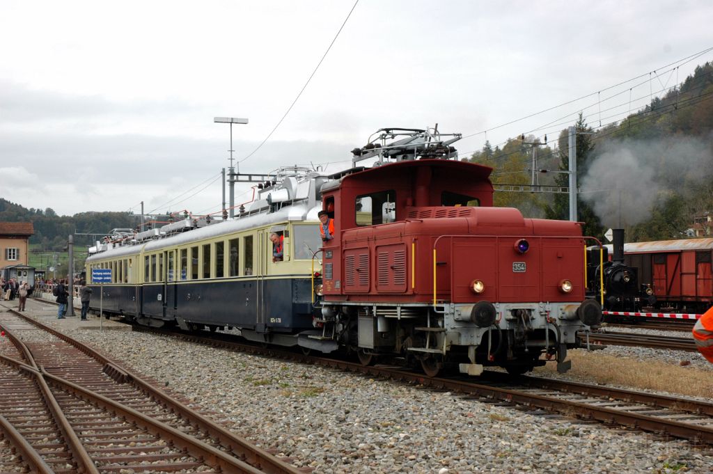3332-0005-111014.jpg - DVZO Tem''' 354 + BLS BCFe 4/6 736 / Bauma 11.10.2014