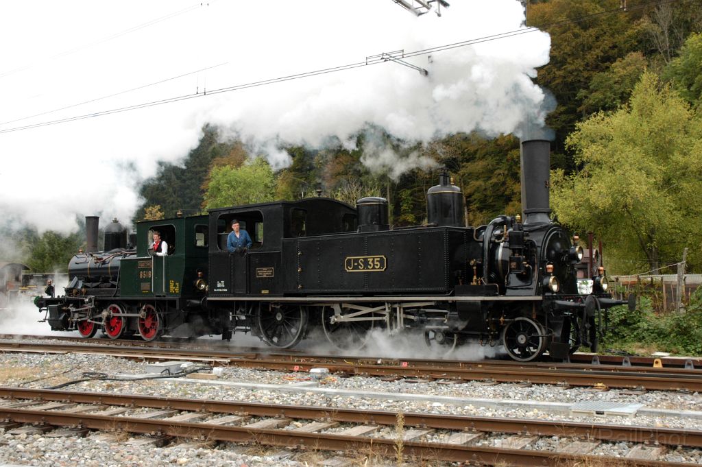 3332-0034-111014.jpg - JS Eb 2/4 35 + DVZO E 3/3 8518 "Bäretswil" / Bauma 11.10.2014