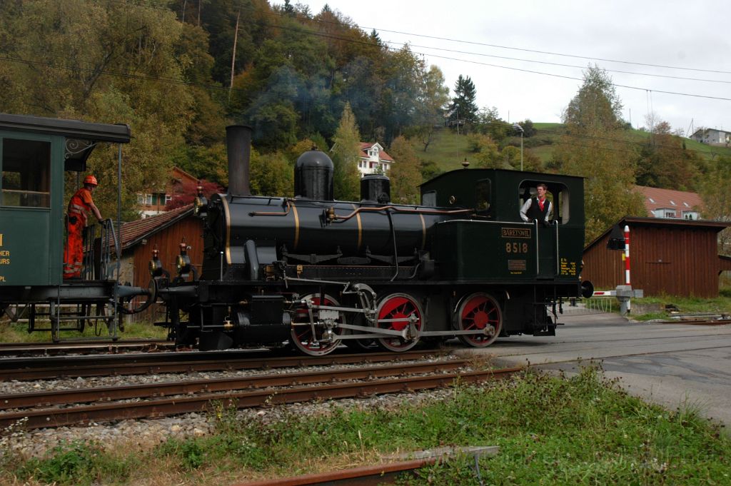 3338-0020-111014.jpg - DVZO E 3/3 8518 "Bäretswil" / Bauma 11.10.2014