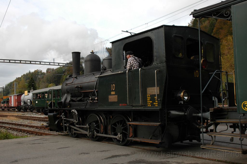 3339-0016-111014.jpg - DVZO E 3/3 10 / Bauma 11.10.2014