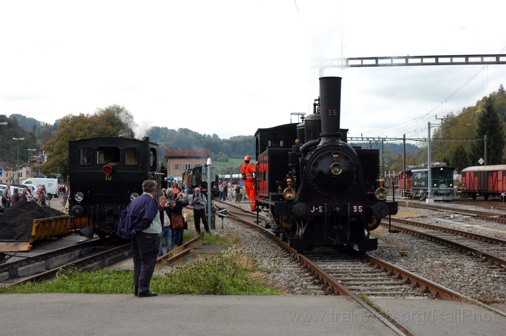 3342-0011-111014.jpg - JS Eb 2/4 35 + DVZO E 3/3 10 / Bauma 11.10.2014