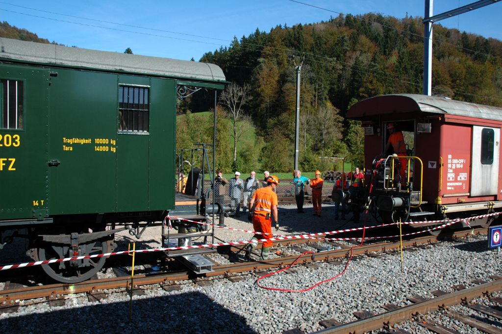 3348-0033-121014.jpg - DVZO FZ 203 + SBB-CFF XAs 80 85 98 28 100-0 / Bauma 12.10.2014