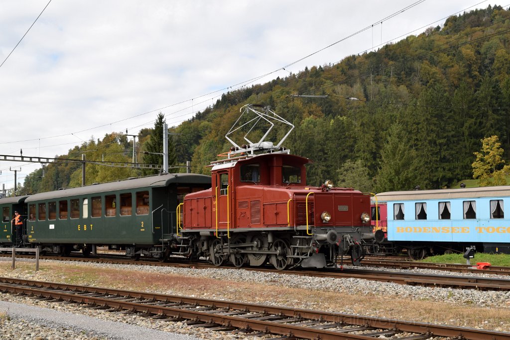 4195-0003-151016.jpg - DVZO Ee 3/3 16363 + VHE Bi 538 / Bauma 15.10.2016