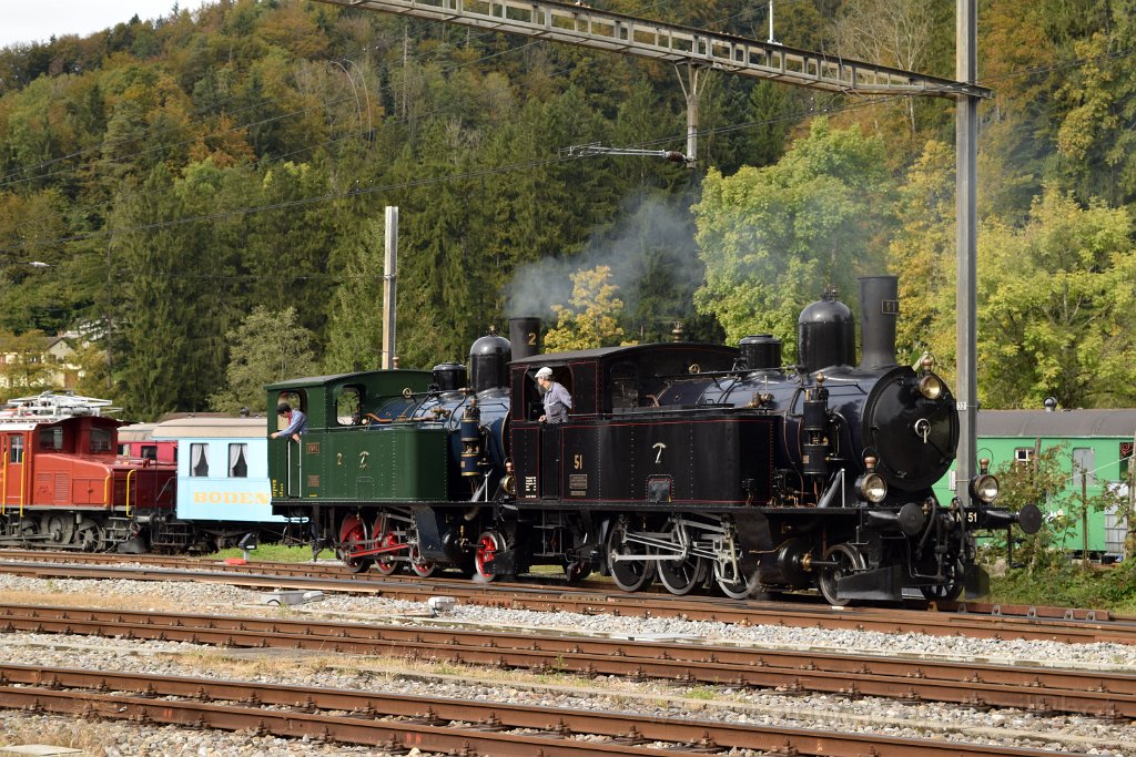 4197-0037-151016.jpg - DBB Ec 3/5 51 + DVZO Ec 3/5 2 "Hinwil" / Bauma 15.10.2016