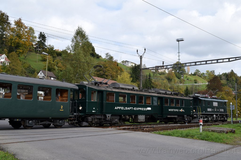 4201-0047-151016.jpg - DVZO Be 4/4 15 + Eurovapor BDe 3/4 43 "Möhl Apfelsaft-Express" / Bauma 15.10.2016
