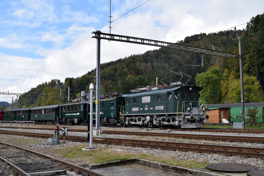 4202-0013-151016.jpg - DVZO Be 4/4 15 + Eurovapor BDe 3/4 43 "Möhl Apfelsaft-Express" / Bauma 15.10.2016