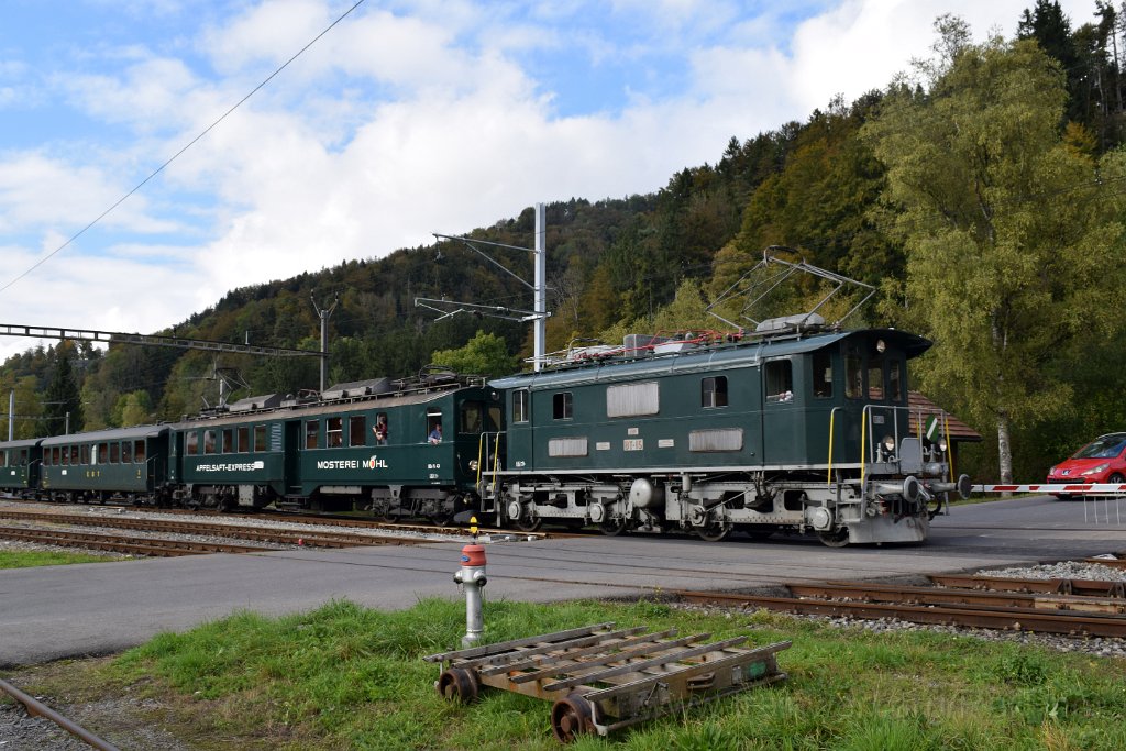 4203-0023-151016.jpg - DVZO Be 4/4 15 + Eurovapor BDe 3/4 43 "Möhl Apfelsaft-Express" / Bauma 15.10.2016