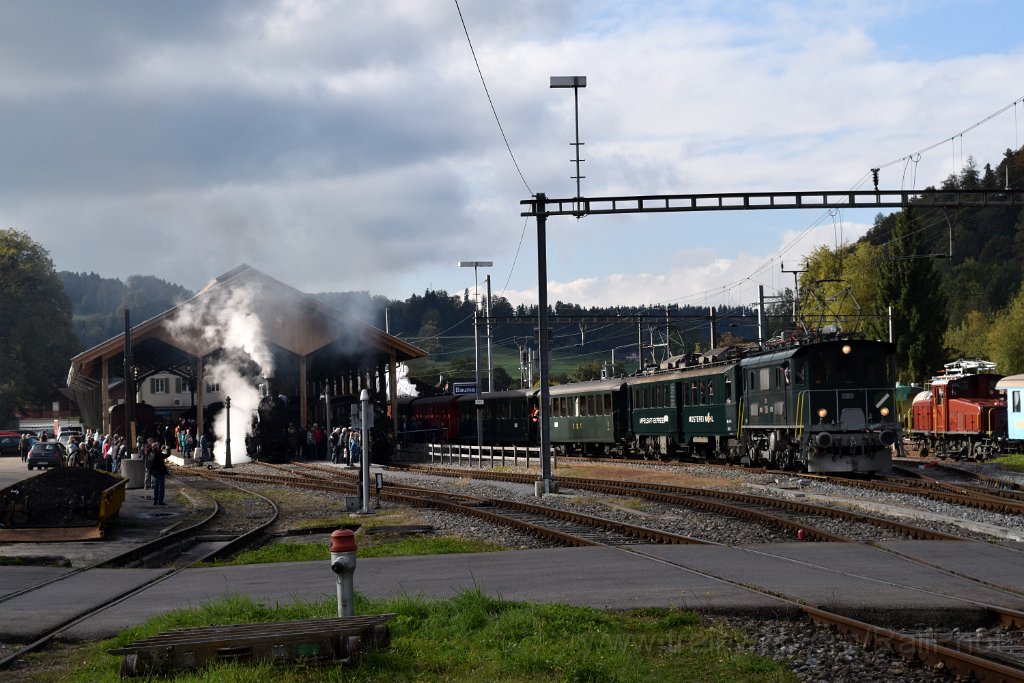 4203-0046-151016.jpg - DVZO Be 4/4 15 + Eurovapor BDe 3/4 43 "Möhl Apfelsaft-Express" + VHMThB Ec 3/5 3 "Choli" / Bauma 15.10.2016