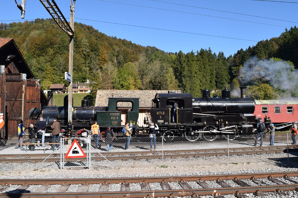 4213-0043-161016.jpg - VHMThB Ec 3/5 3 "Choli" + DVZO E 3/3 8518 "Bäretswil" / Bauma 16.10.2016