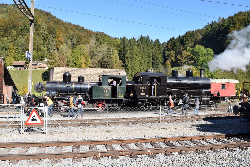 4213-0045-161016.jpg - VHMThB Ec 3/5 3 "Choli" + DVZO E 3/3 8518 "Bäretswil" / Bauma 16.10.2016