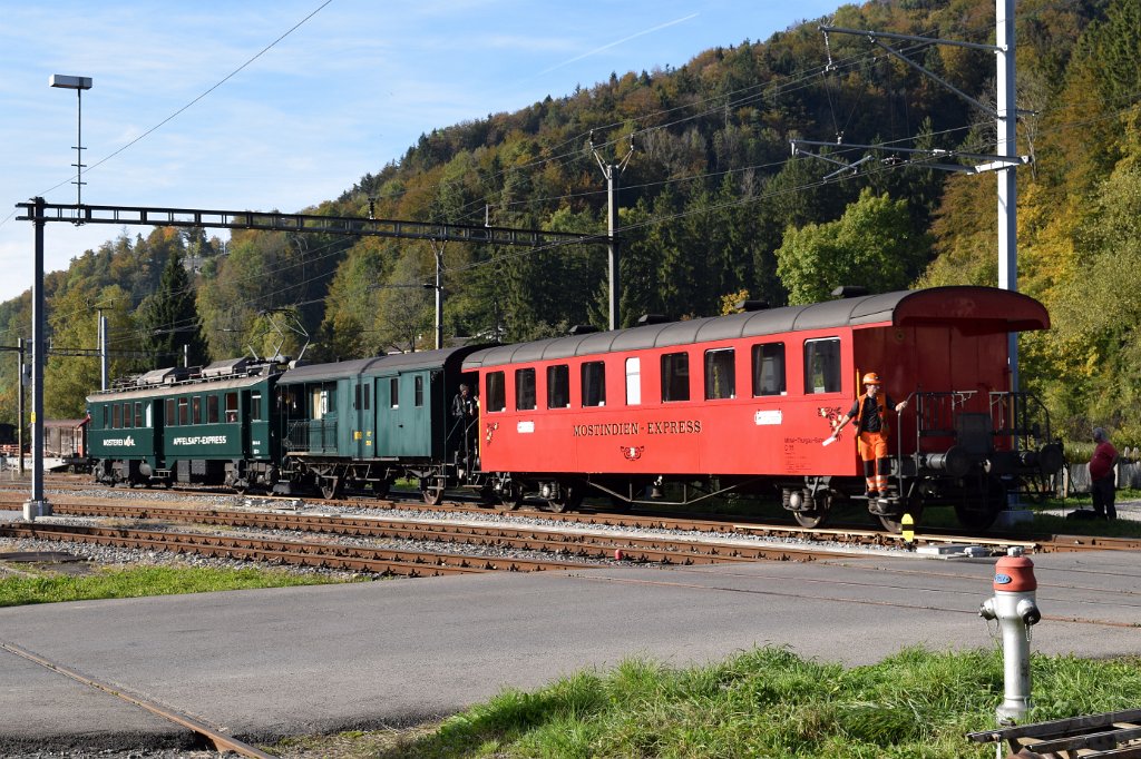 4221-0032-161016.jpg - VHMThB C 111 "Mostindien-Express" + FZ² 502 + Eurovapor BDe 3/4 43 "Möhl Apfelsaft-Express" / Bauma 16.10.2016
