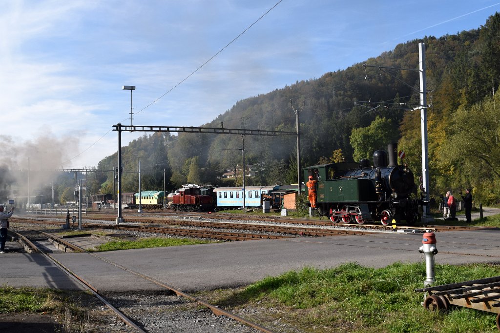 4221-0046-161016.jpg - DVZO Ed 3/4 2 "Hinwil" + Ee 3/3 16363 / Bauma 16.10.2016