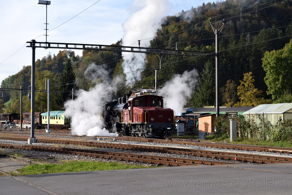 4224-0013-161016.jpg - DVZO Ee 3/3 16363 + VHMThB Ec 3/5 3 "Choli" / Bauma 16.10.2016