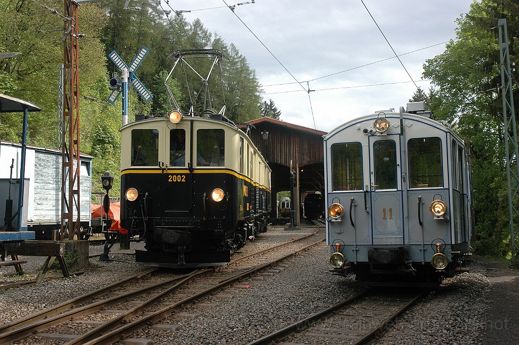 2818-0004-200513.jpg - MOB BCFe 4/4 11 + FZe 6/6 2002 / Chaulin-Dépot 20.5.2013