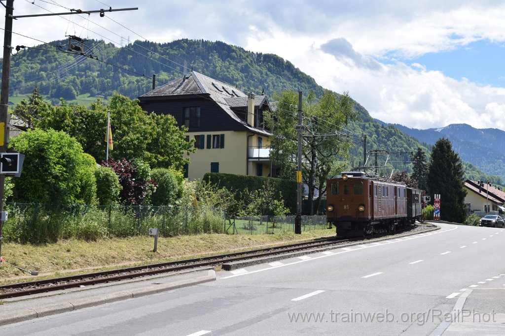 9129-0002-190524.jpg - RhB Ge 4/4 81 + CFE ABCDf 15 / Blonay 19.5.2024