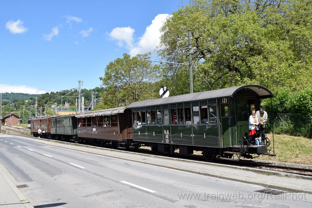 9129-0036-190524.jpg - RhB Ge 4/4 81 + CFE ABCDf 15 + BOB C4.44 + RhB AB 121 / Blonay 19.5.2024