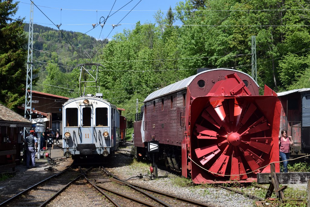 9135-0026-190524.jpg - MOB BCFe 4/4 11 + RhB Xrotd 1052 / Chaulin 19.5.2024