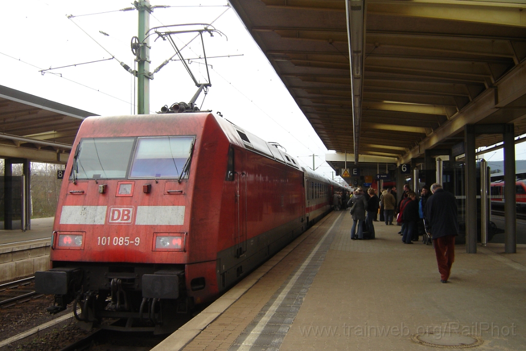 1153-0006-180406.jpg - DBAG 101.085-9 / Braunschweig Hbf 18.4.2006